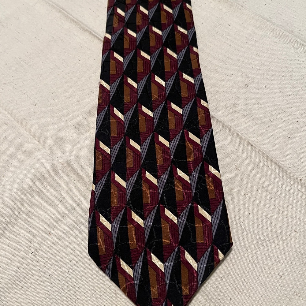 Elegant Geometric Tie in Burgundy and Black